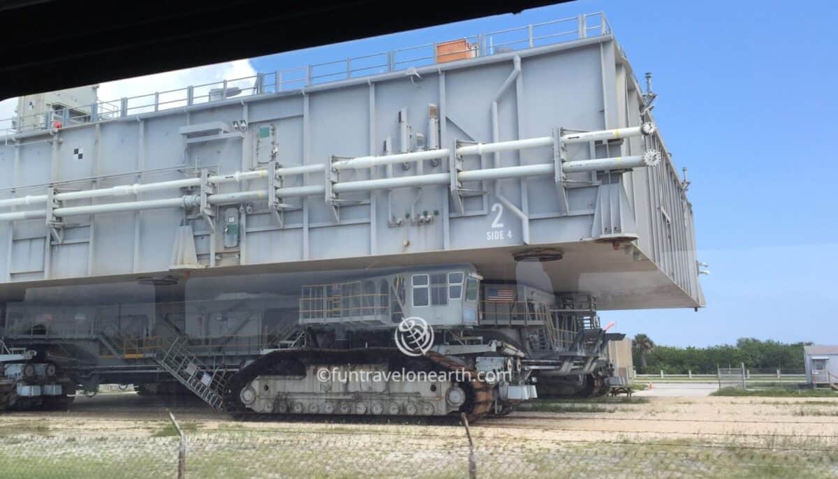 NASA,Crawler transporter(クローラー・トランスポーター無限軌道輸送機）