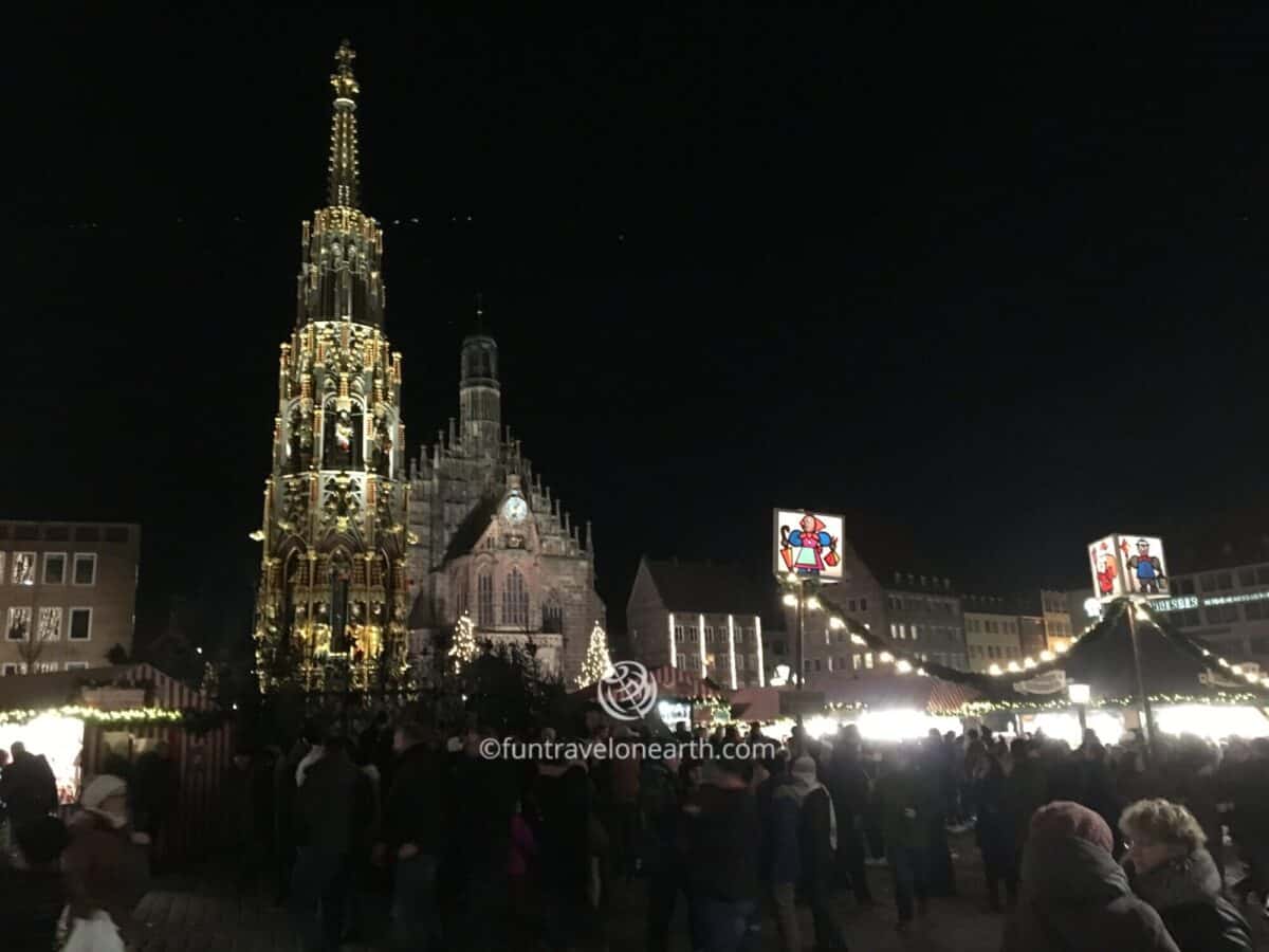 Nürnberg Christmas Market , Schöner Brunnen