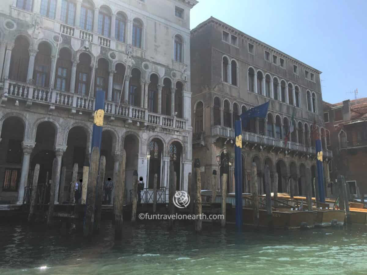 Palazzo Loredan,Ca' Farsetti , Gondola,Venezia