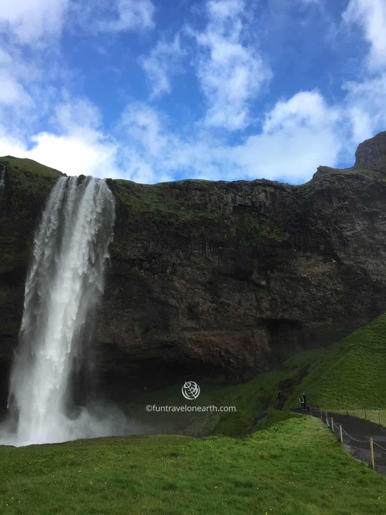 Iceland 1 Seljalandsfoss 巨大な滝の裏側へ アイスランドの黒い砂浜 Fun Travel On Earth