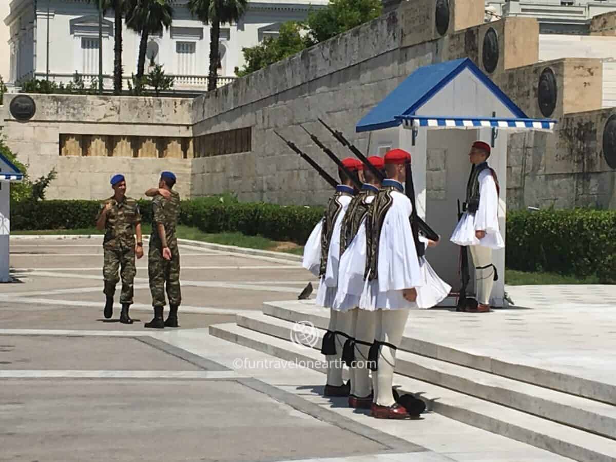 Tomb of the Unknown Soldier、守備兵の交代 , Athens