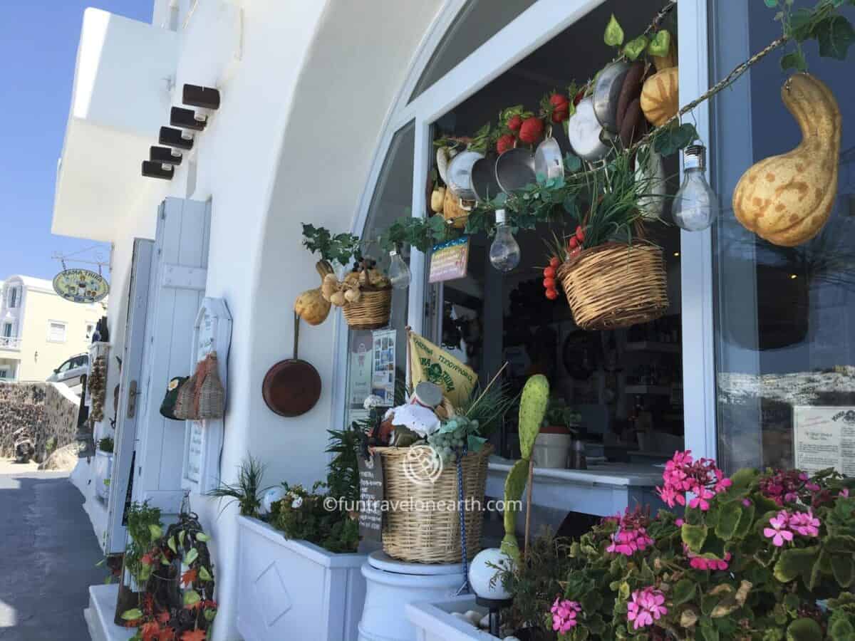 ImerovigliからFiraへ崖沿いを歩く,Mama Thira Tavern, Santorini