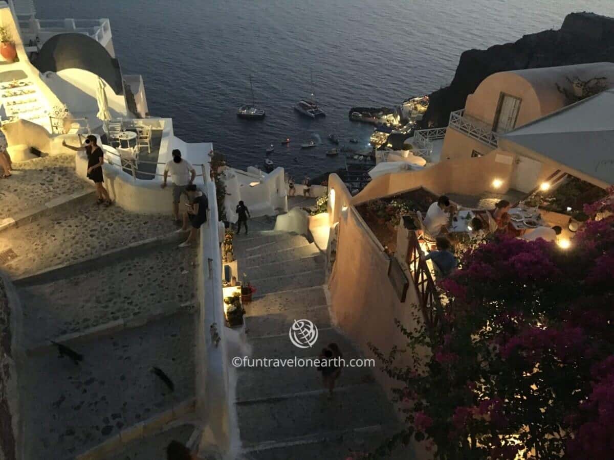 Oia , Santorini