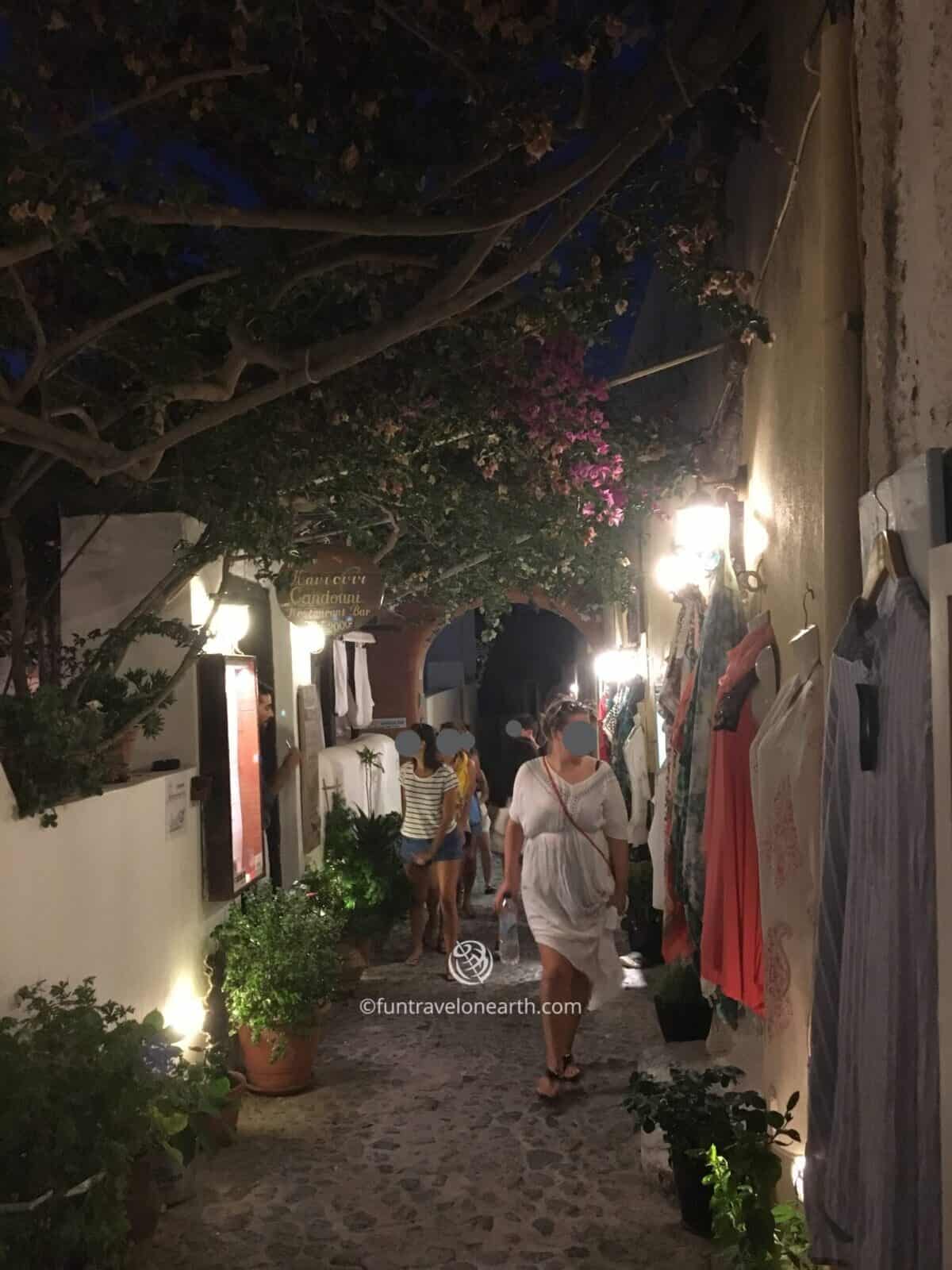 Oia , Santorini