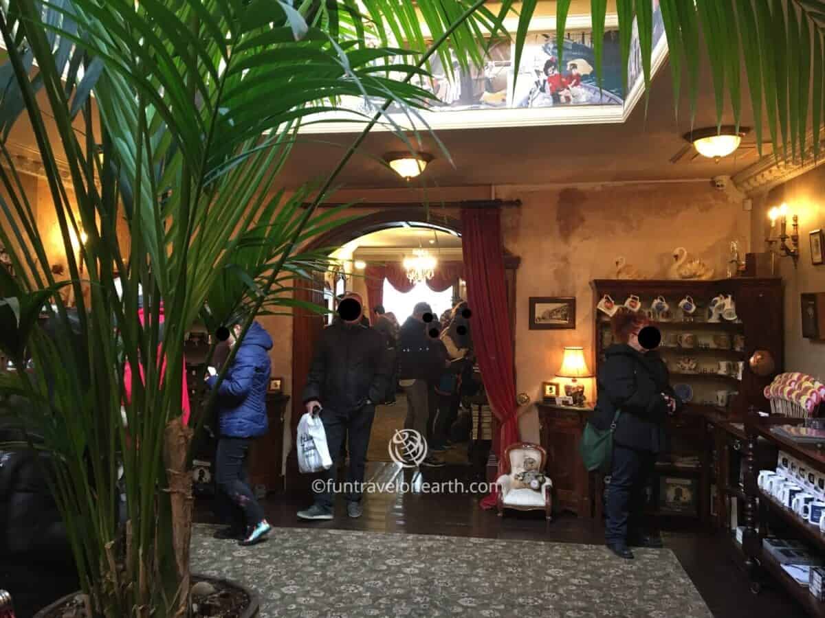 Souvenir shop , The Sherlock Holmes Museum , London