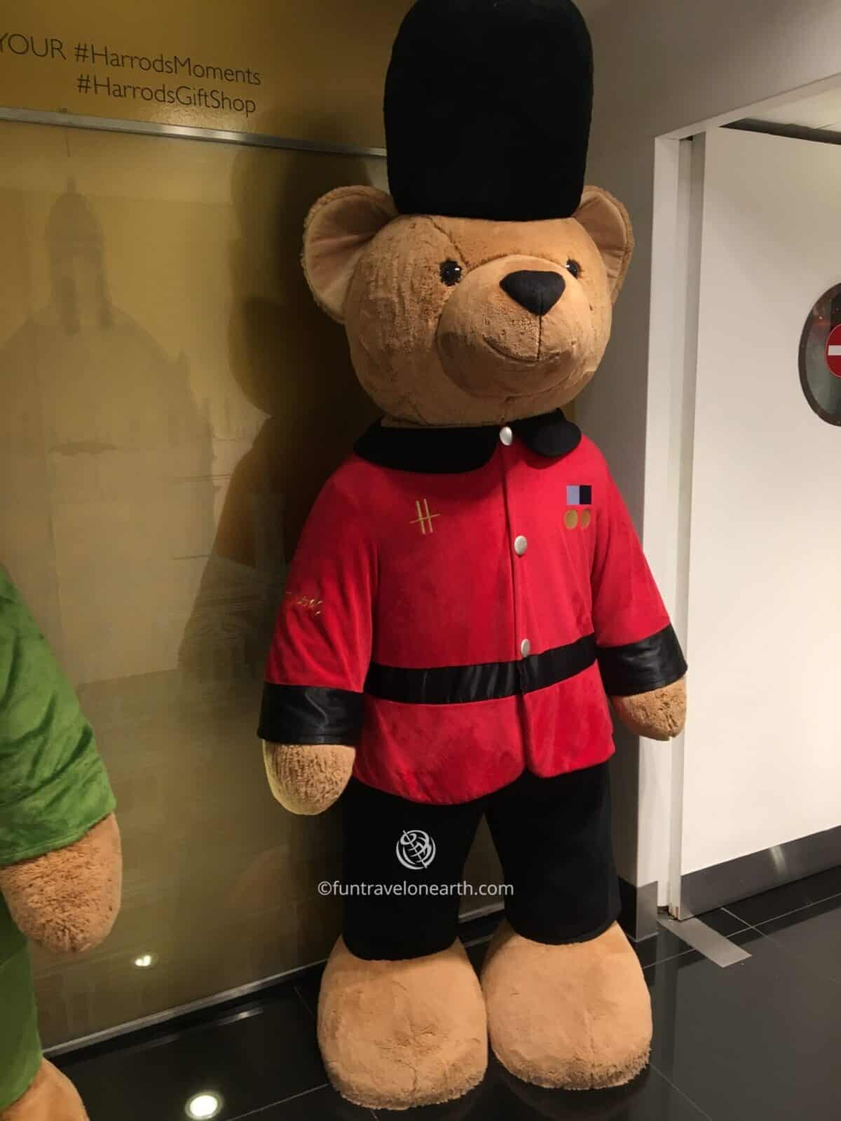 Harrods Giant Guardsman Bear, hashtag on instagram ,Harrods LONDON