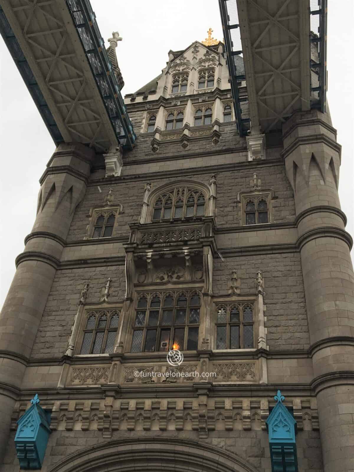 Tower Bridge , London