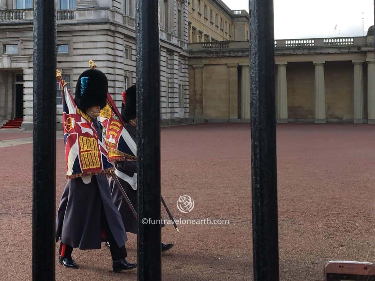 Changing the Guard , Buckingham Palace