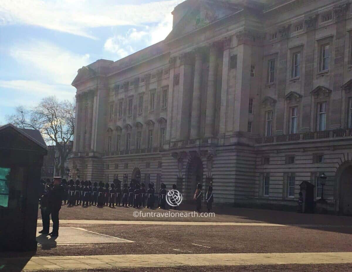 Changing the Guard , Buckingham Palace