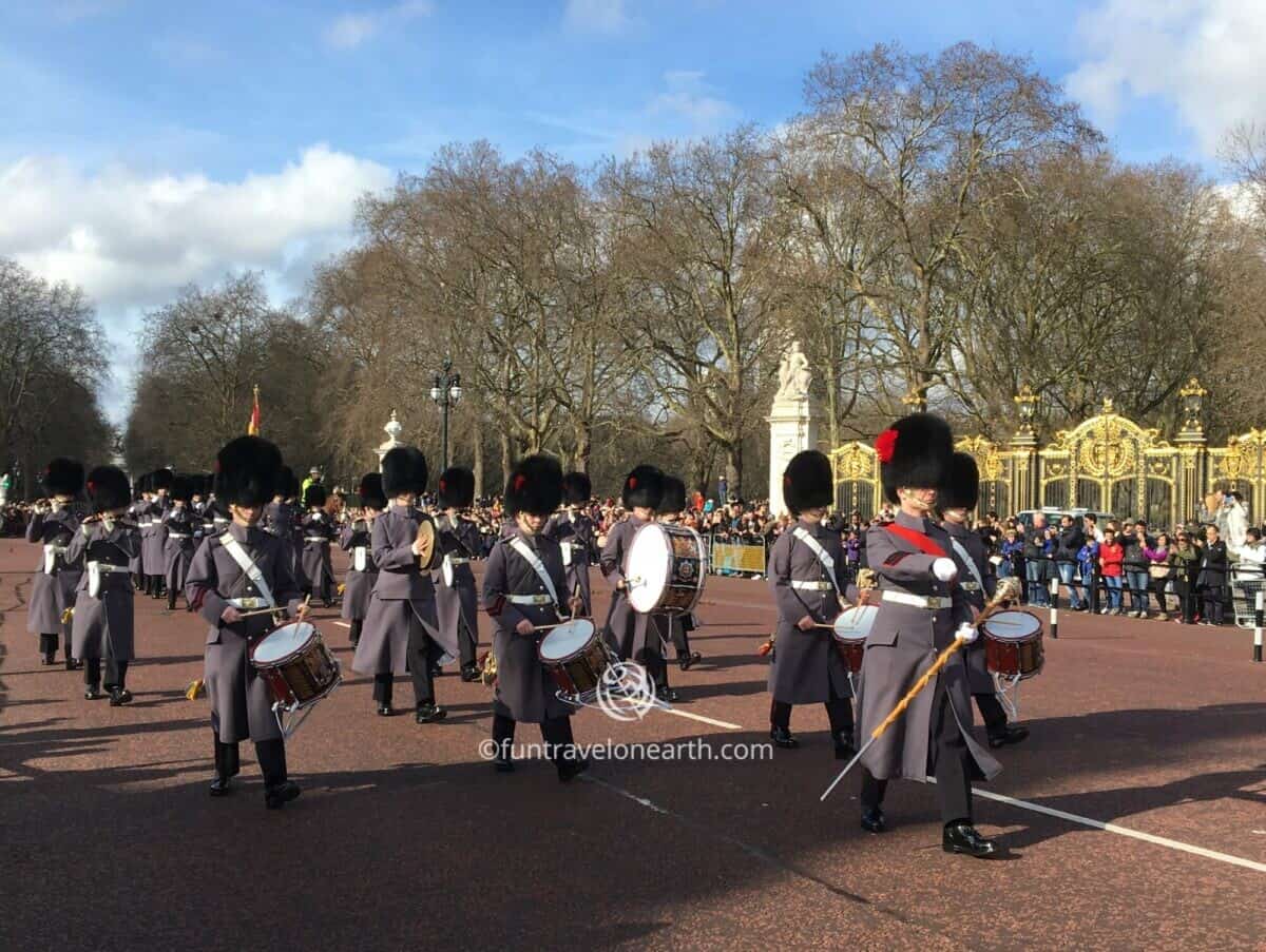 Changing the Guard , Buckingham Palace