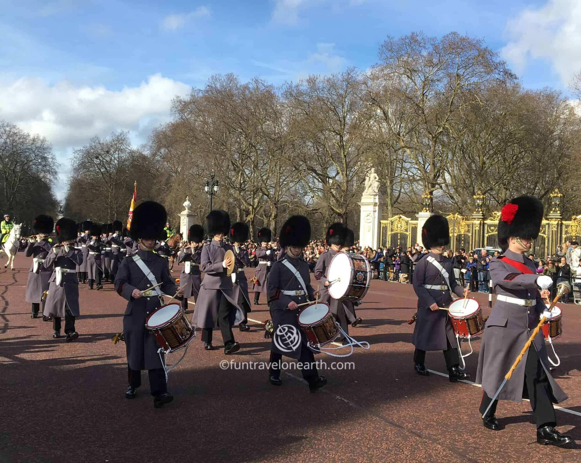 Changing the Guard , Buckingham Palace
