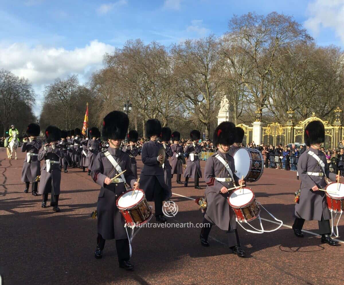 Changing the Guard , Buckingham Palace