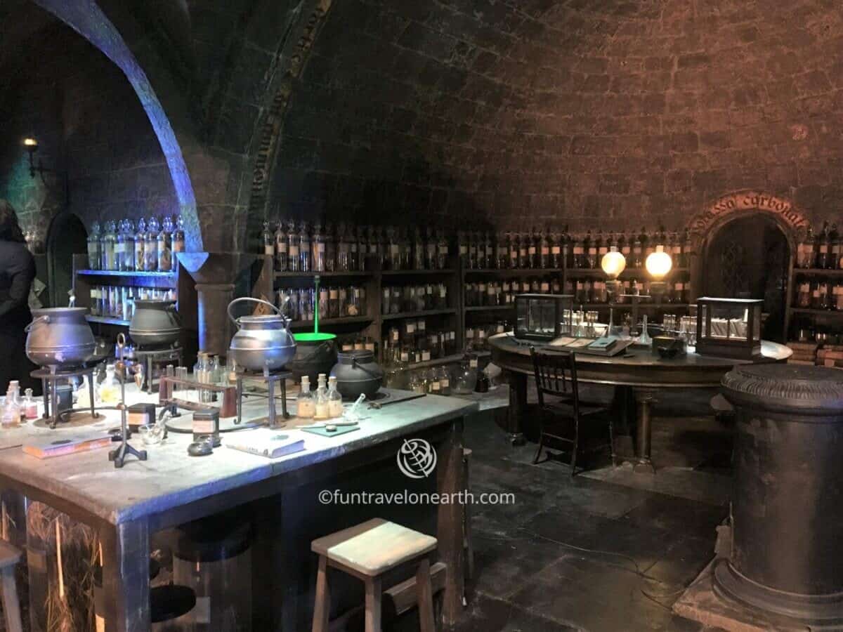 POTIONS CLASSROOM, Warner Bros. Studio Tour London - The Making of Harry Potter