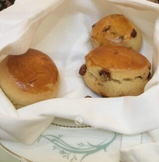 Scone, THAMES FOYER,Afternoon Tea at The Savoy, LONDON