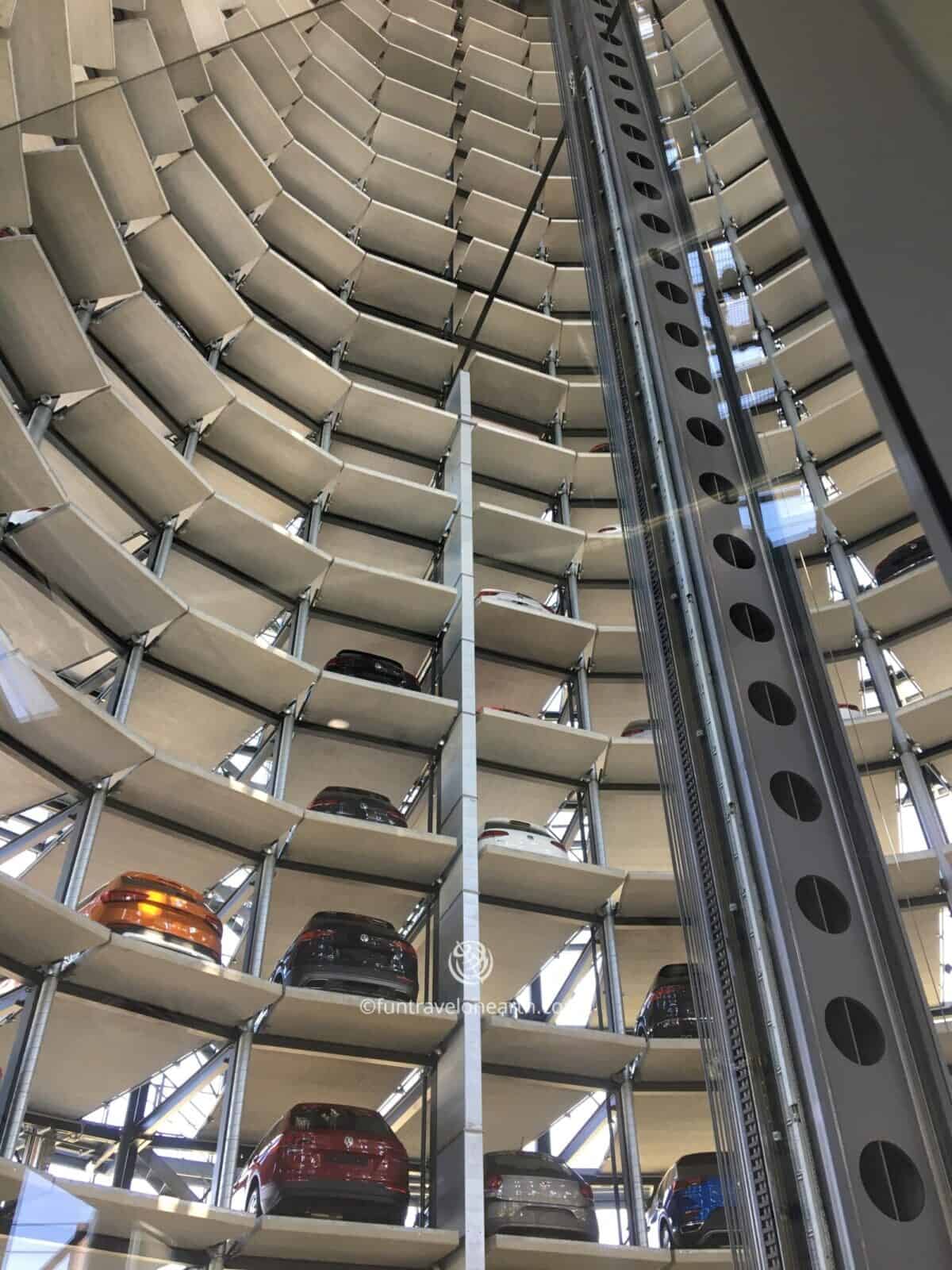 CAR TOWER DISCOVERY TOUR , Turmfahrt in der Autostadt , Wolfsburg, Germany