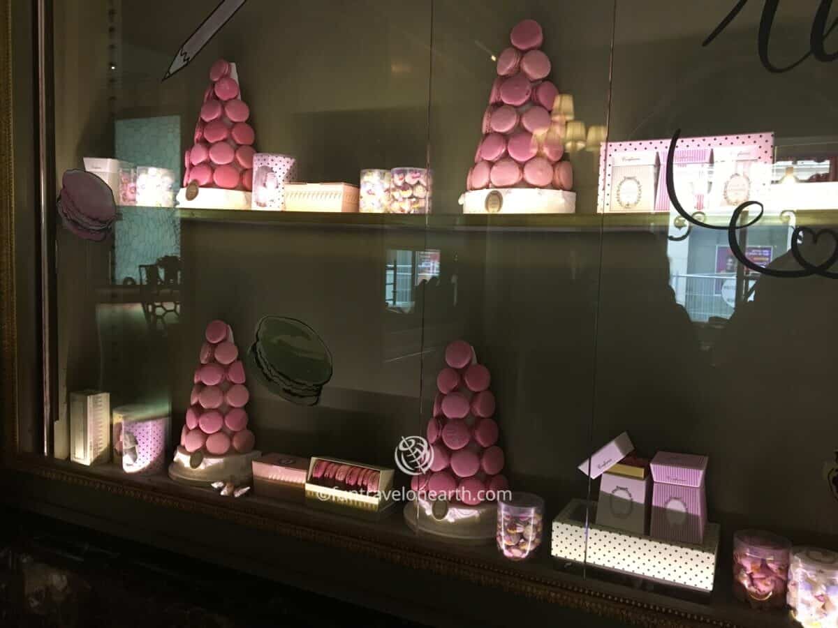 Ladurée Champs Elysées , Paris