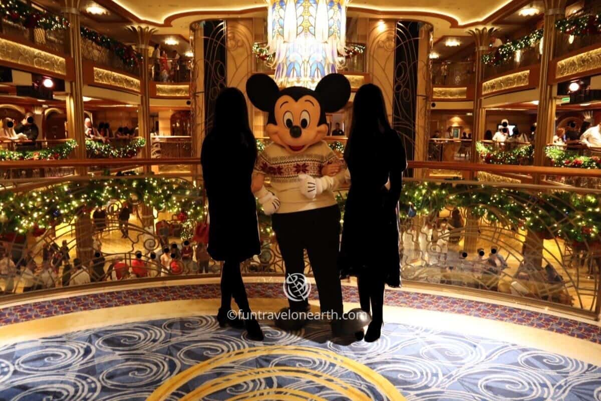 Character greetings, Disney Dream, Disney CRUISE LINE