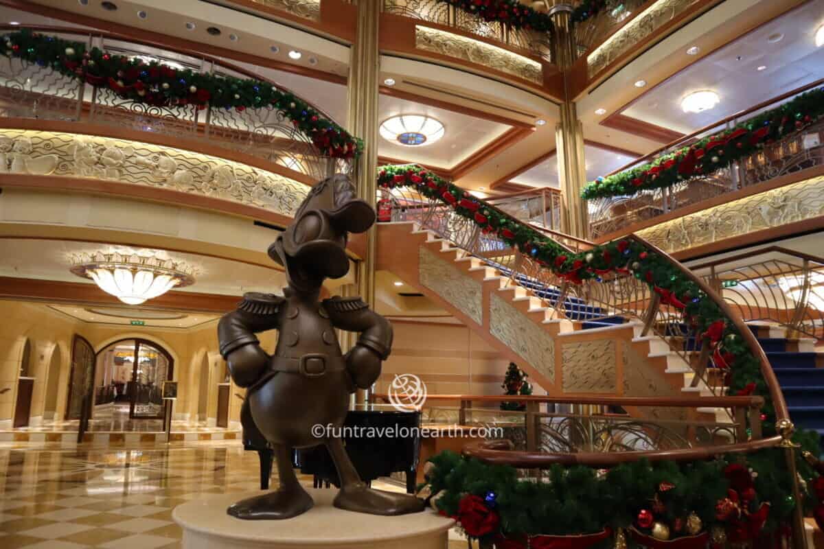 Disney Dream, Disney CRUISE LINE, Lobby Atrium