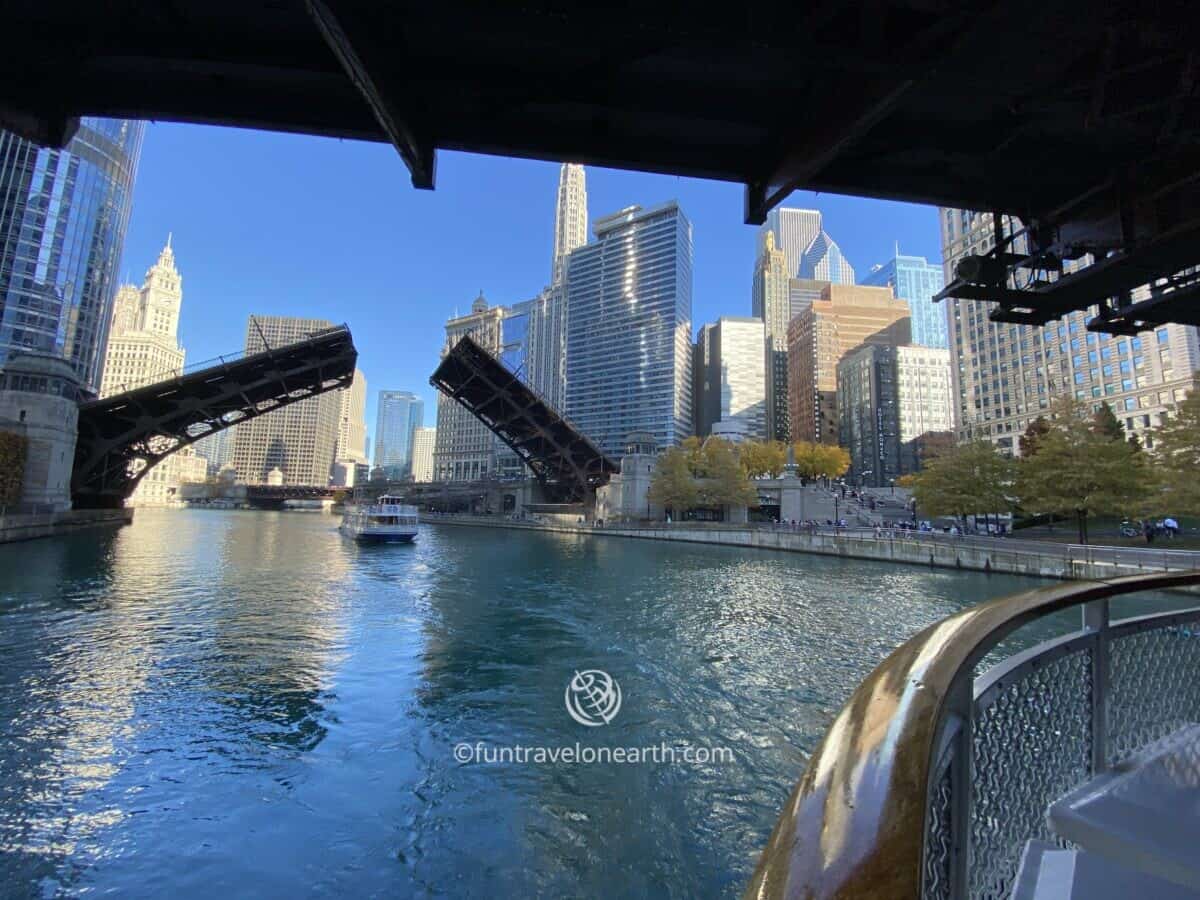 Chicago Architecture Foundation Center River Cruise aboard Chicago's First Lady