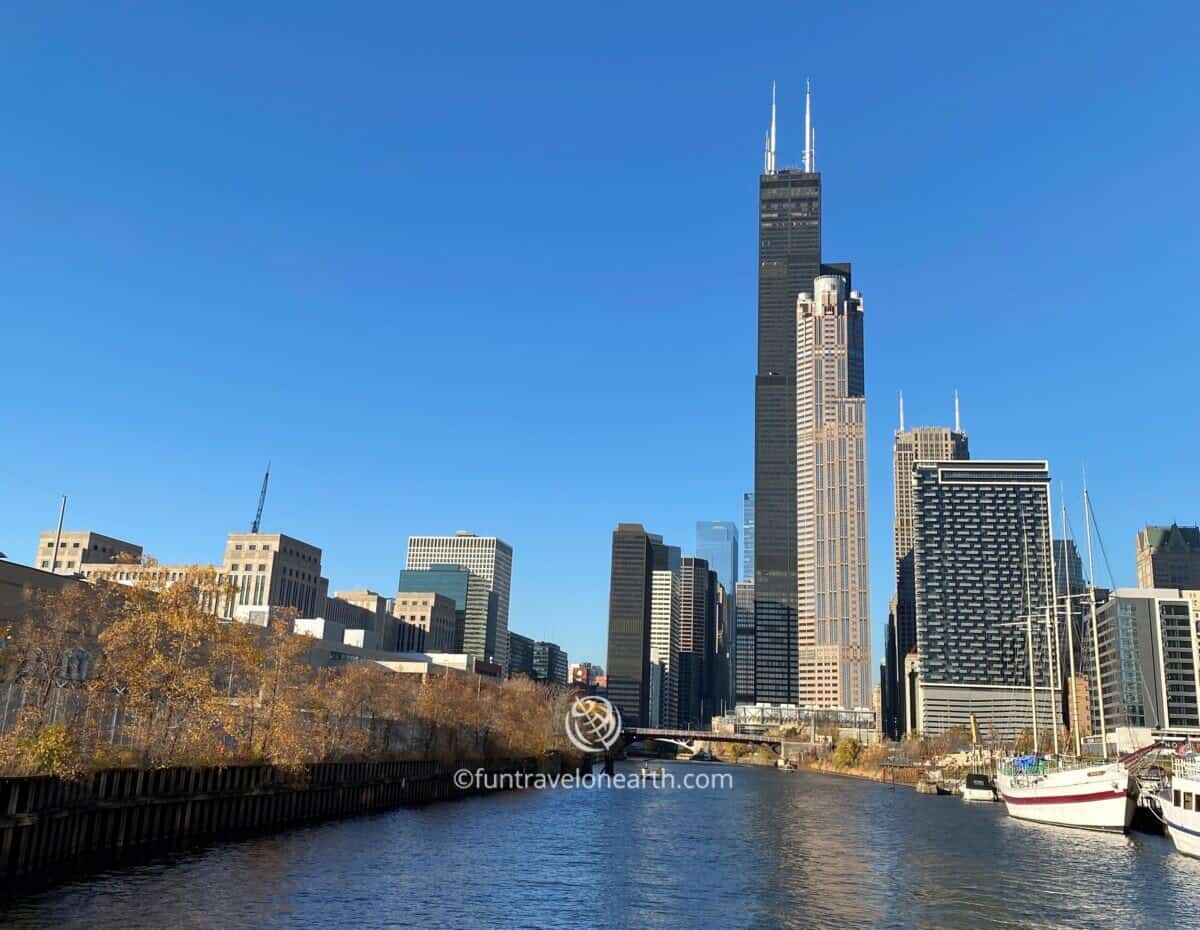 Willis Tower, Chicago Architecture Foundation Center River Cruise aboard Chicago's First Lady