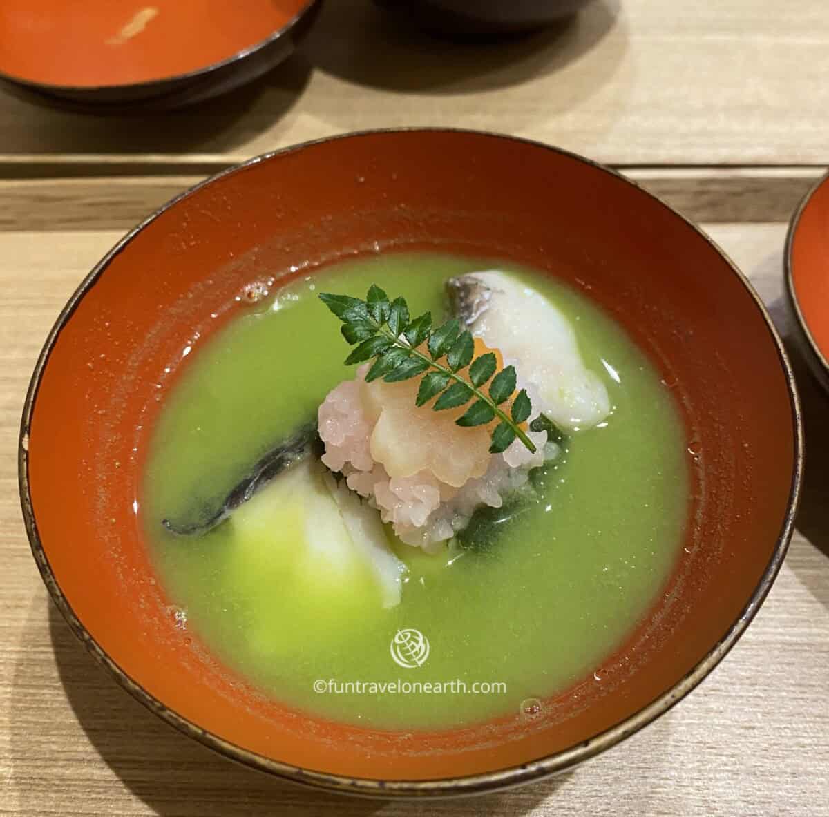 Komatsubaki Paris