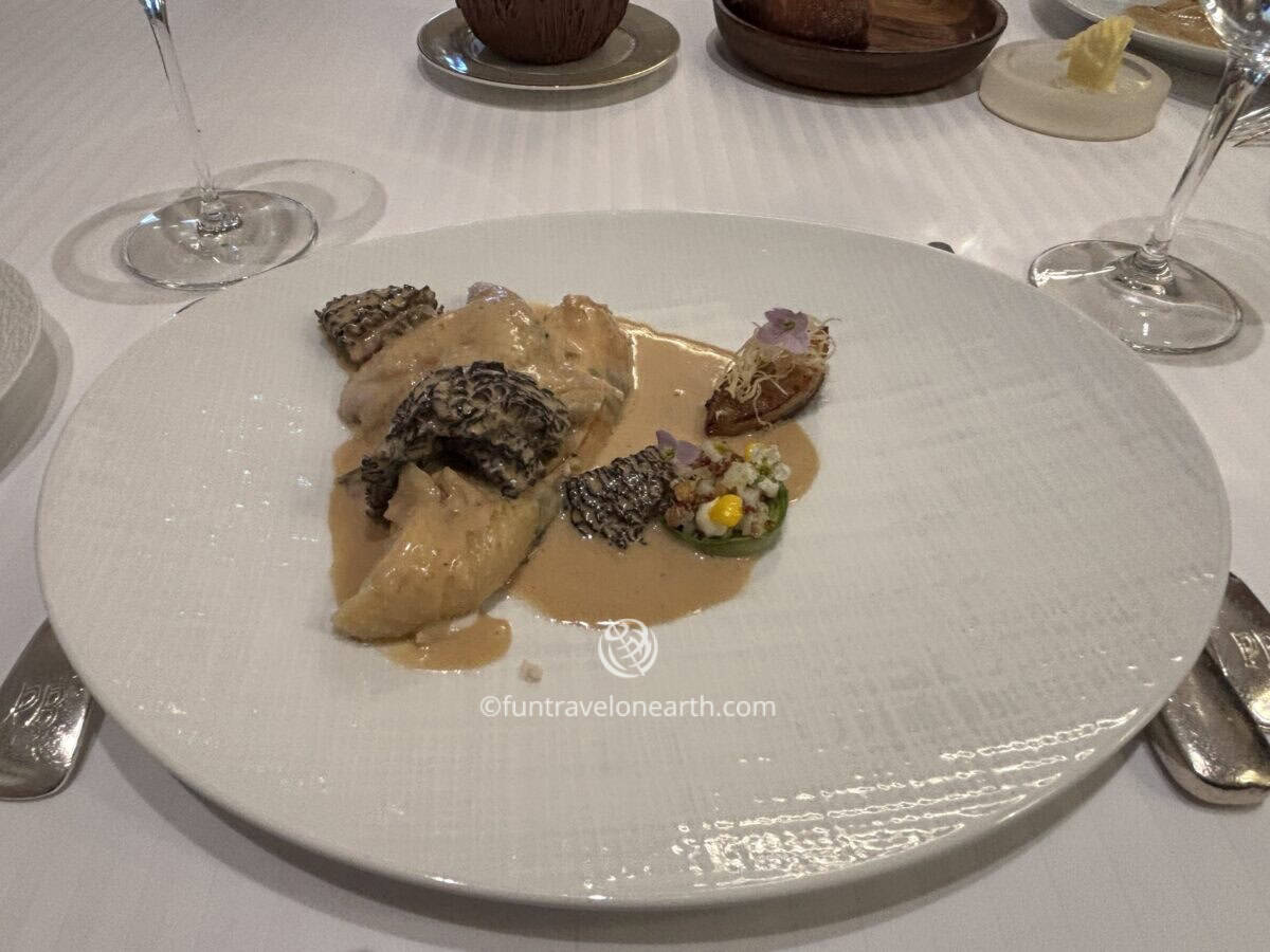 La Volaille de Bresse en vessie « Mère Fillioux », Restaurant Paul Bocuse, Lyon, France