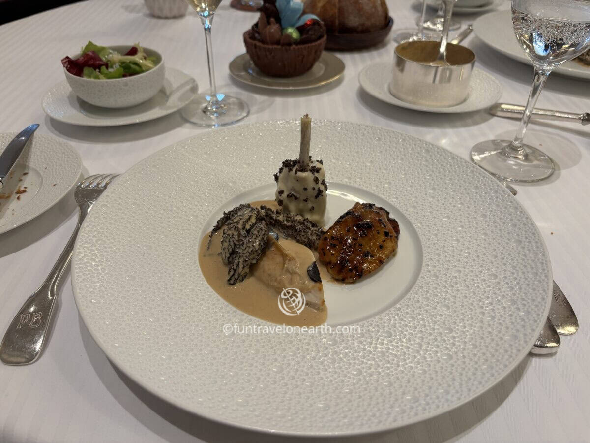 La Volaille de Bresse en vessie « Mère Fillioux », Restaurant Paul Bocuse, Lyon, France