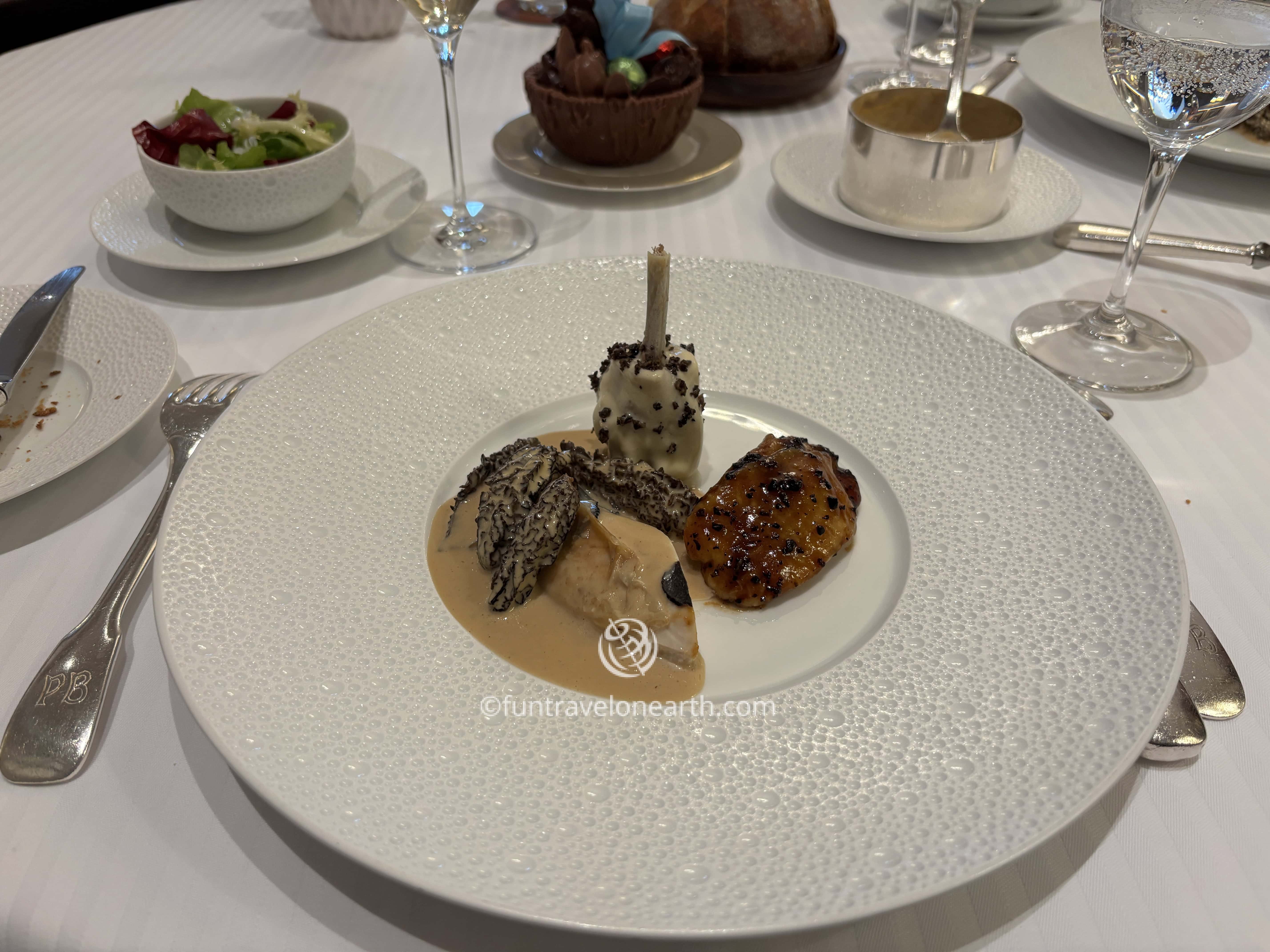 La Volaille de Bresse en vessie « Mère Fillioux », Restaurant Paul Bocuse, Lyon, France