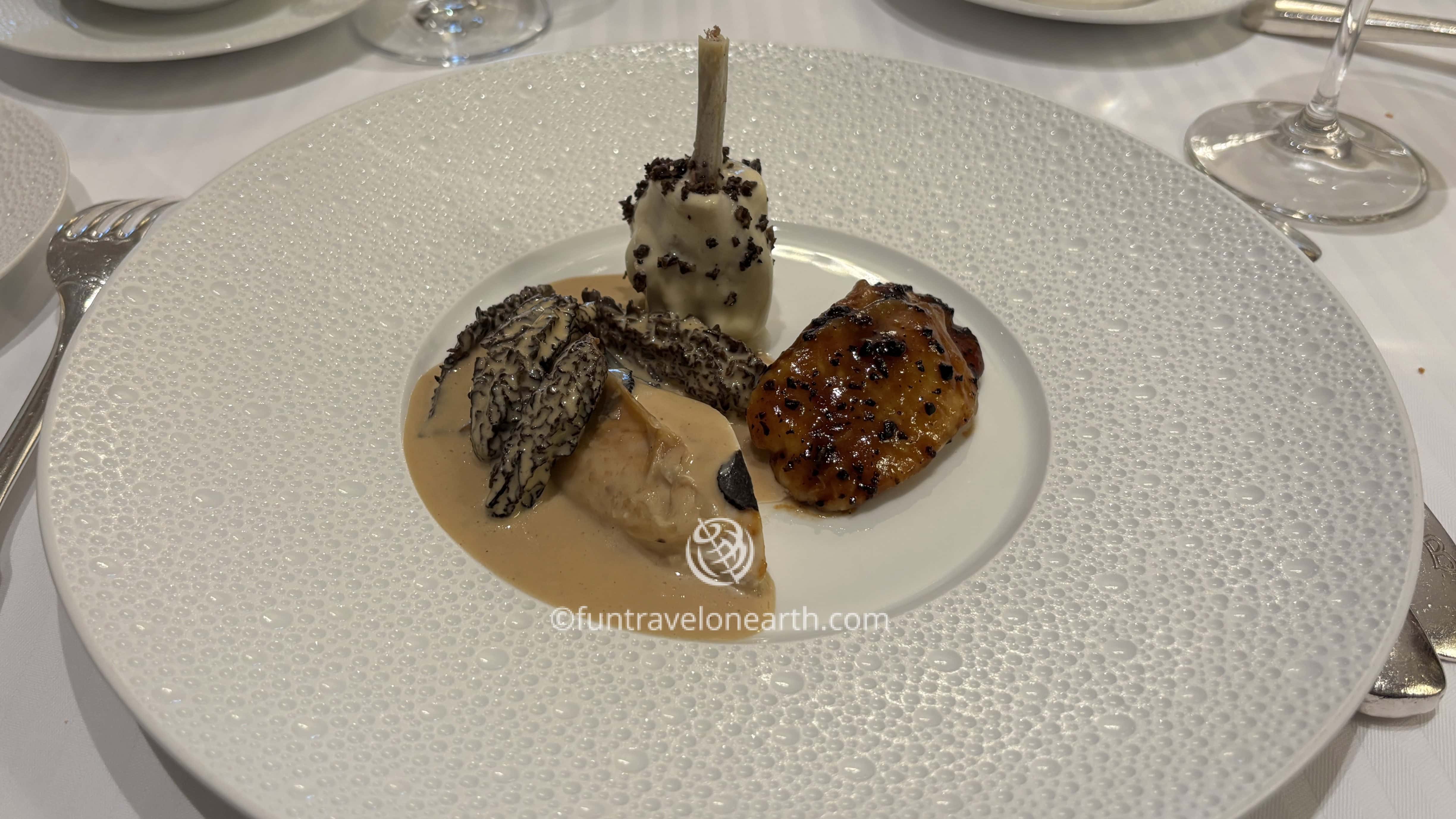 La Volaille de Bresse en vessie « Mère Fillioux », Restaurant Paul Bocuse, Lyon, France