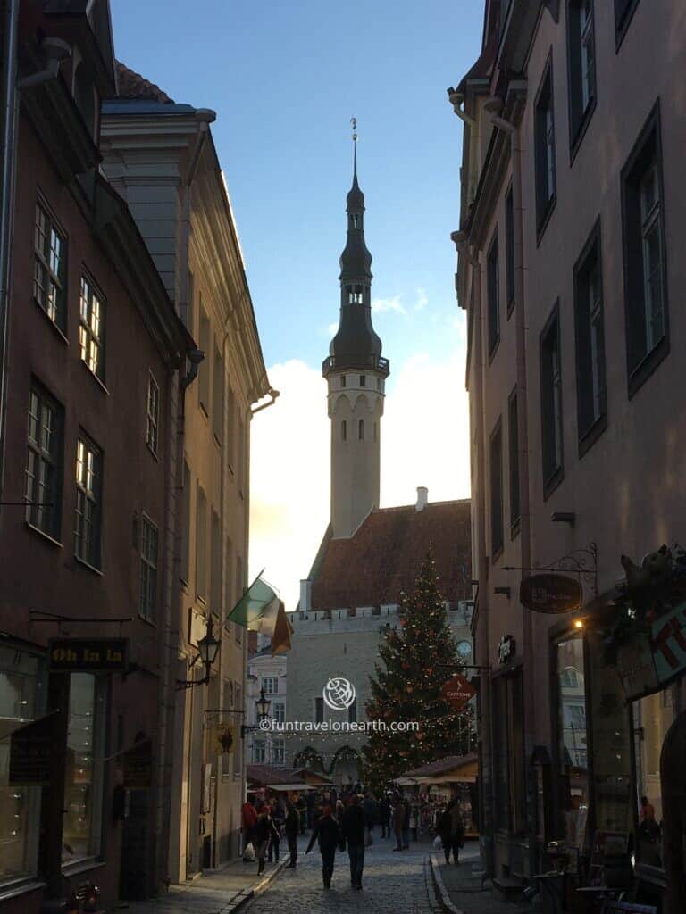 Tallinn 1 伝統的で美しいエストニア タリンのクリスマスマーケット Fun Travel On Earth